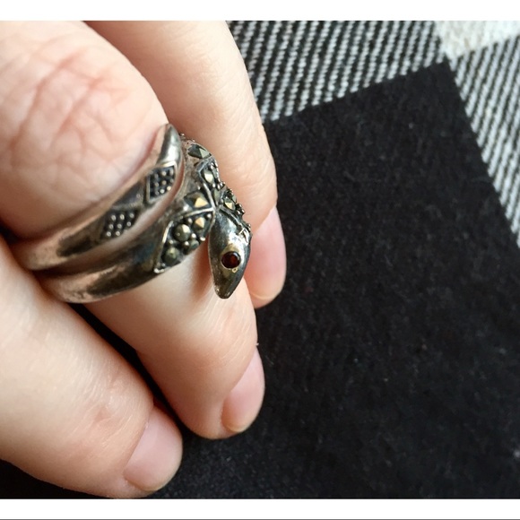 FOSSIL Winding Snake Gemstone Ring - Picture 4 of 6
